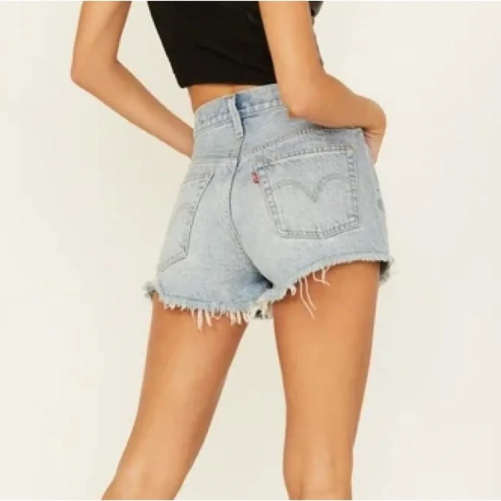 Levi's Denim Cutoff Shorts 501s W31 Blue Light Wash - Picture 3 of 7